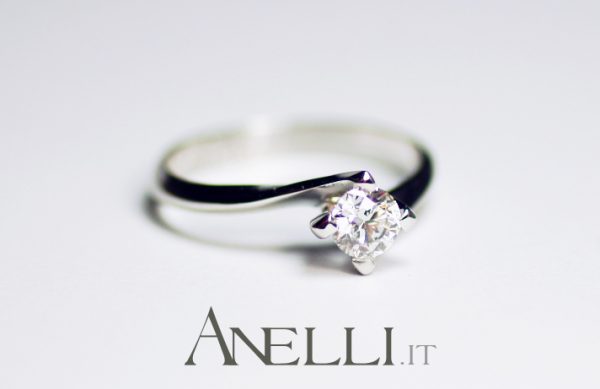 Anello Solitario di Mezzo Carato certificato GIA