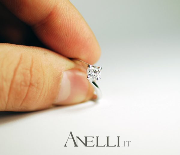 Anello Solitario di Mezzo Carato certificato GIA