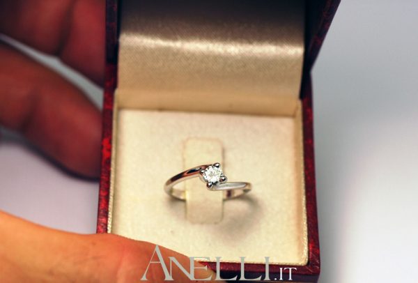 Anello Solitario Valentino 0,20 carati GIA