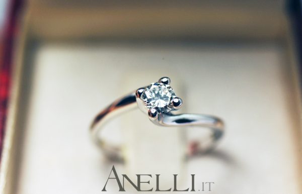 Anello Solitario Valentino 0,20 carati GIA