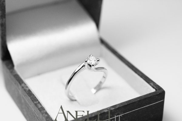 Anello Solitario Valentino 0,20 carati - Colore D purezza VVS1