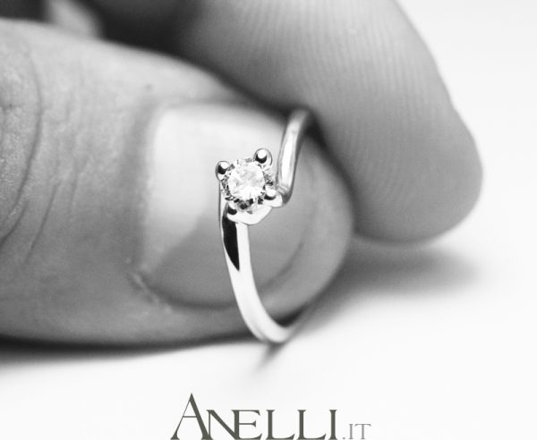Anello Solitario Valentino 0,20 carati - Colore D purezza VVS1