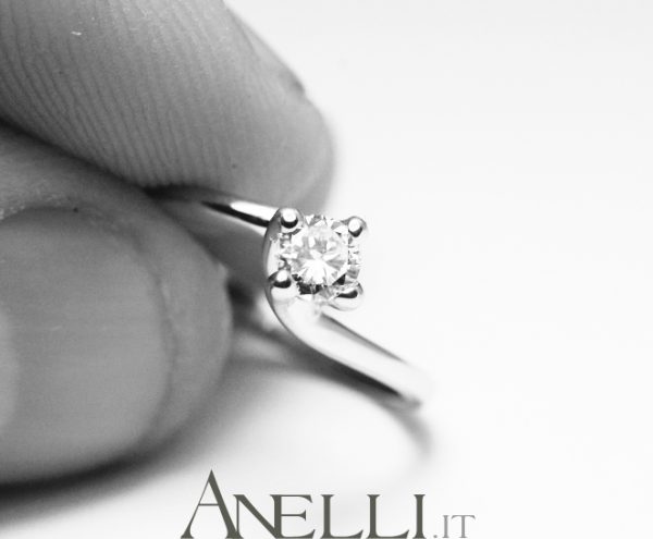 Anello Solitario Valentino 0,20 carati - Colore F - purezza massima IF
