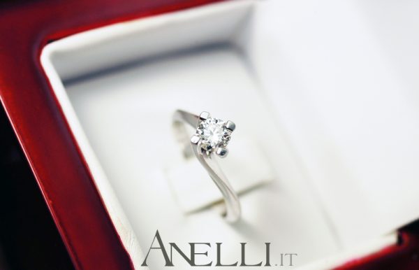 Anello Solitario Valentino 0,45 carati (F-VS1)