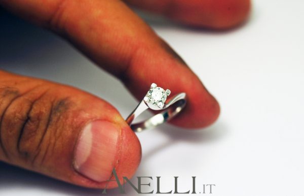 Anello Solitario Valentino 0,45 carati (F-VS1)
