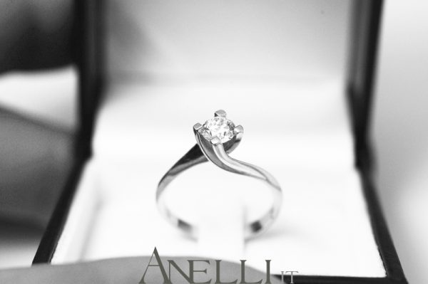 Anello Solitario Valentino 0,45 carati (F-VVS1)