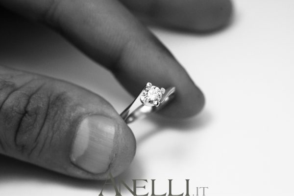 Anello Solitario Valentino 0,45 carati (F-VVS1)