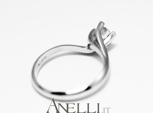 Anello Solitario Valentino 0,45 carati (F-VVS1)