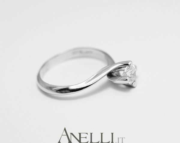 Anello Solitario Valentino 0,45 carati (F-VVS1)