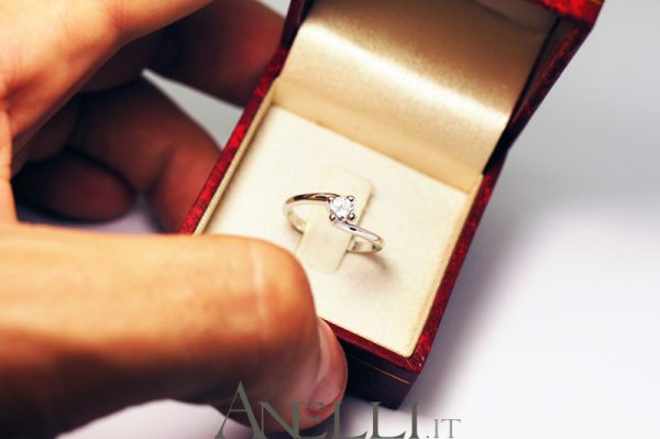 Anello Solitario Valentino 0,20 carati - Colore G purezza VS1
