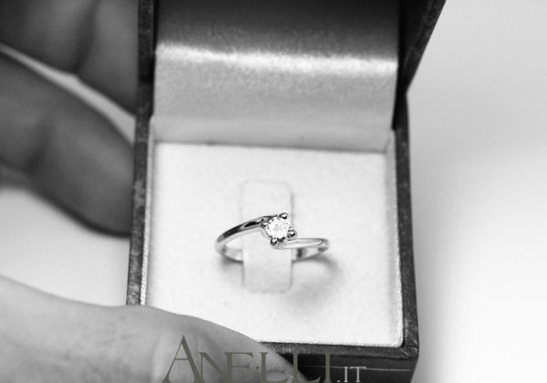 Anello Solitario Valentino 0,20 carati - Colore G purezza VS1