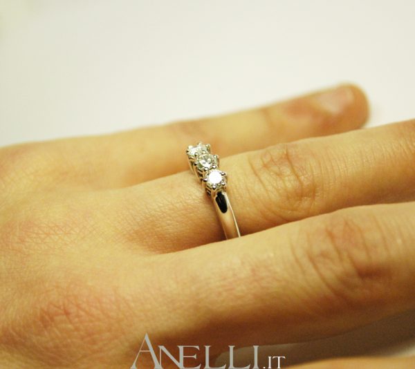 Anello trilogy 0,30 carati (F-VS1)