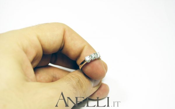 Anello Trilogy 0,54 carati (Colore F - Purezza VVS1)