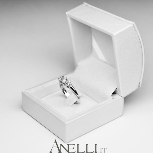 Anello Trilogy 0,75 carati colore D purezza VS1 GIA