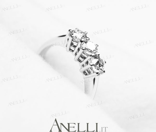 Anello Trilogy 0.84 ct D-VS1 GIA