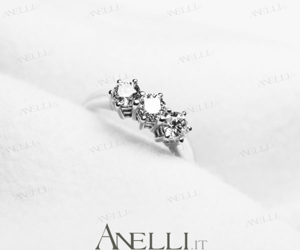 Anello Trilogy 0.84 ct D-VS1 GIA