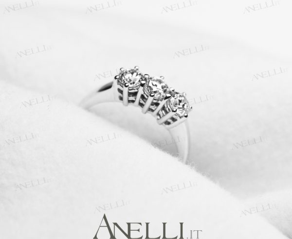 Anello Trilogy 0.84 ct D-VS1 GIA