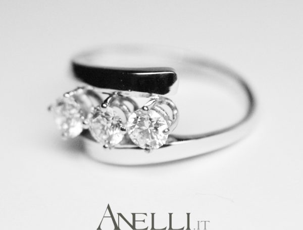 Anello Trilogy 0,90 carati G-VS1 GIA