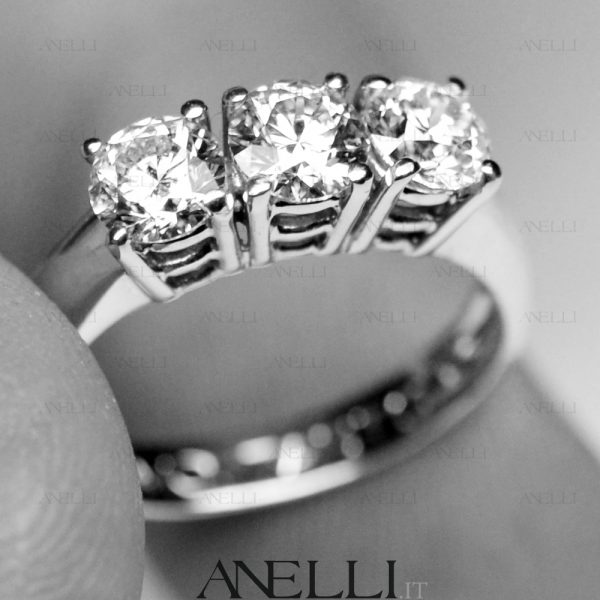 Anello Trilogy 0.90 Ct colore D purezza VVS1 GIA