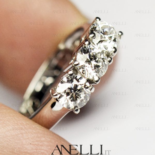 Anello Trilogy 0.90 Ct colore D purezza VVS1 GIA