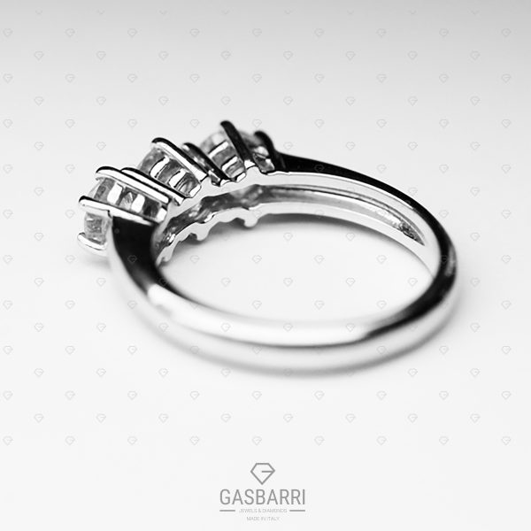 Anello Trilogy 1,35 carati (Colore G - Purezza VS1)