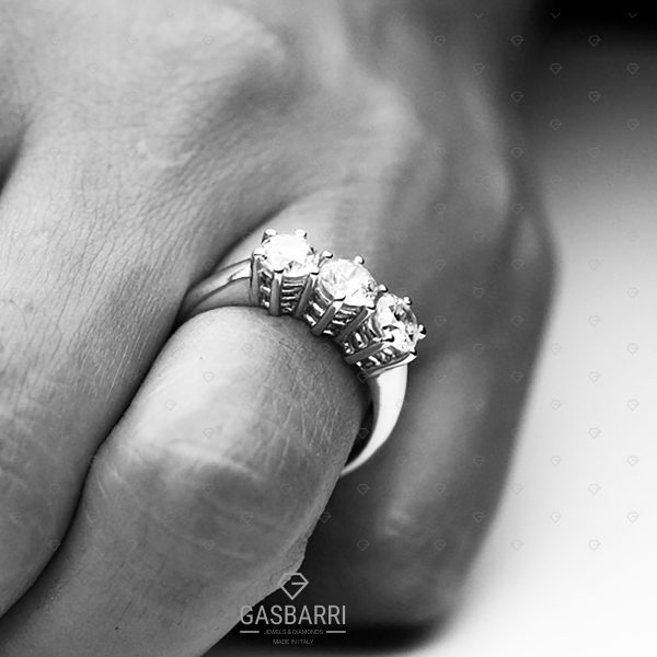 Anello Trilogy 1,35 carati (Colore G - Purezza VS1)