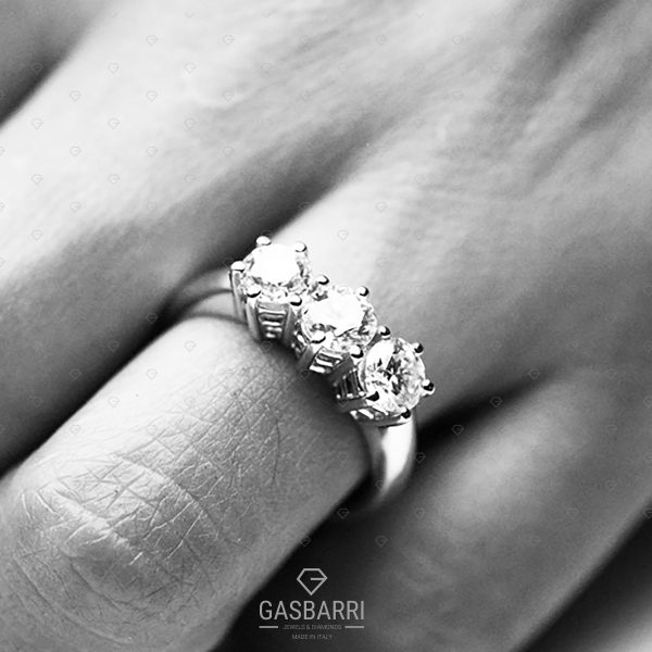 Anello Trilogy 1,35 carati (Colore G - Purezza VS1)