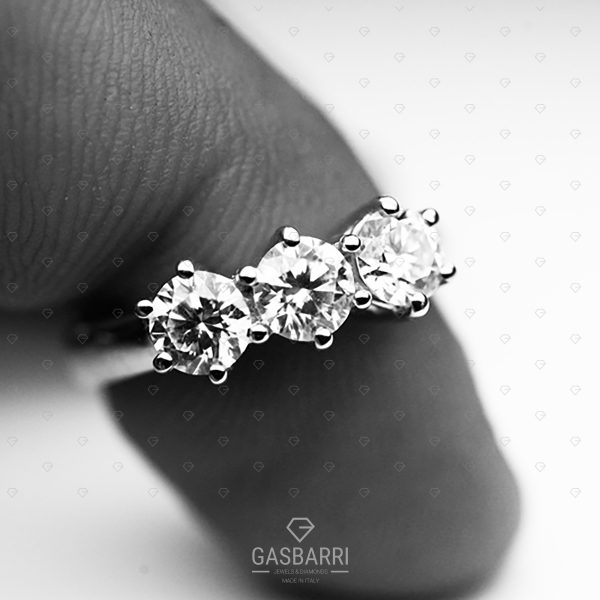 Anello Trilogy 1,35 carati (Colore G - Purezza VS1)