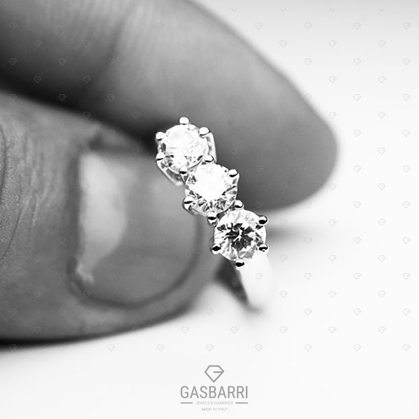 Anello Trilogy 1,35 carati (Colore G - Purezza VS1)