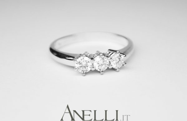 Anello Trilogy Classico 0,60 ct D-IF