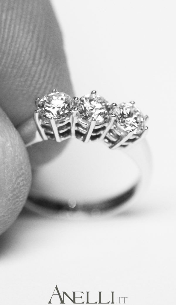 Anello Trilogy Classico 0,75 carati F-VS1 GIA