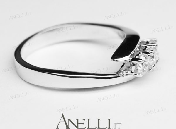Anello Trilogy Diamanti 0,60 carati D-VS1