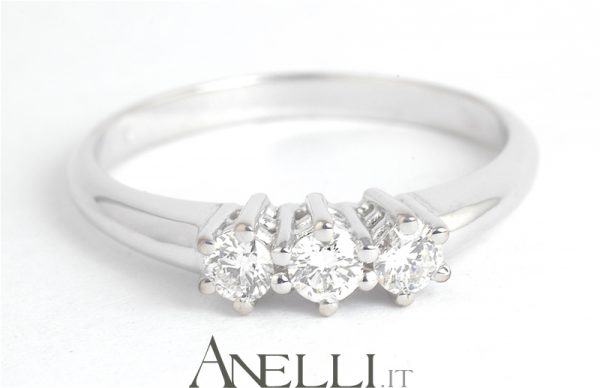 Anello Trilogy da 0,24 carati (Colore F - Purezza massima)