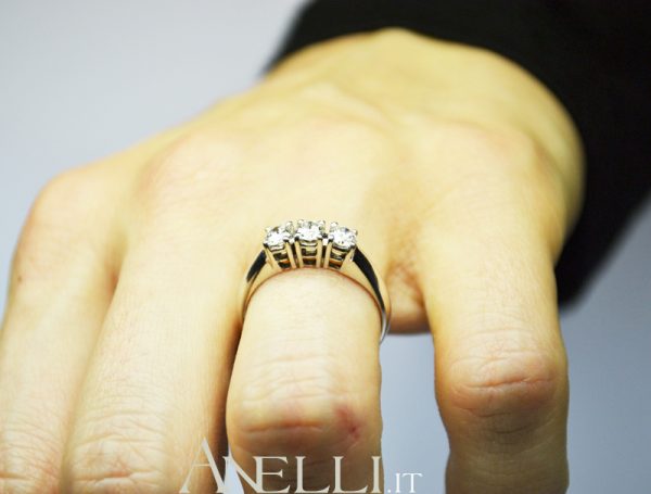 Anello Trilogy di Mezzo Carato E-VVS1