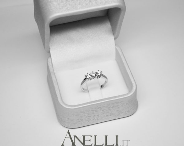 Anello Trilogy Diamanti 0,60 carati F-VVS1