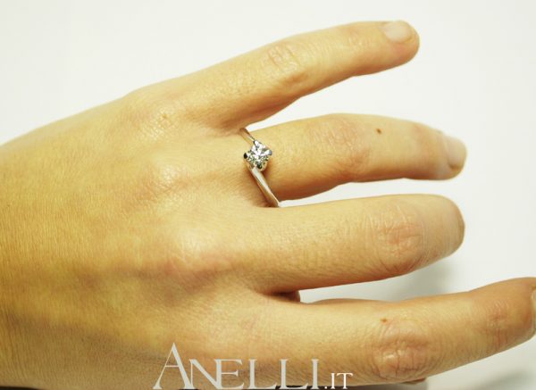 Anello Solitario Valentino 0,45 carati (F - Purissimo)