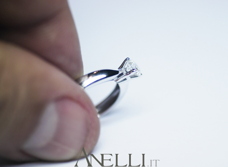 Anello diamante discount 0.10 carati prezzo