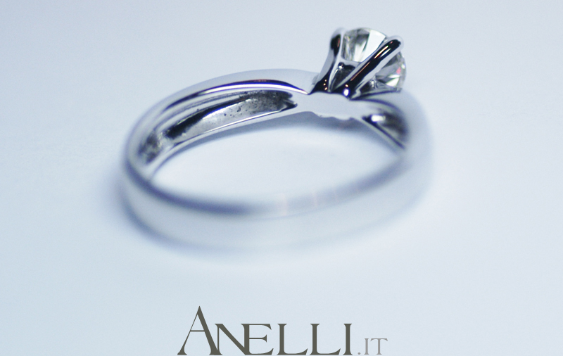 Anello con Diamante 0,45 carati colore E purezza VVS1