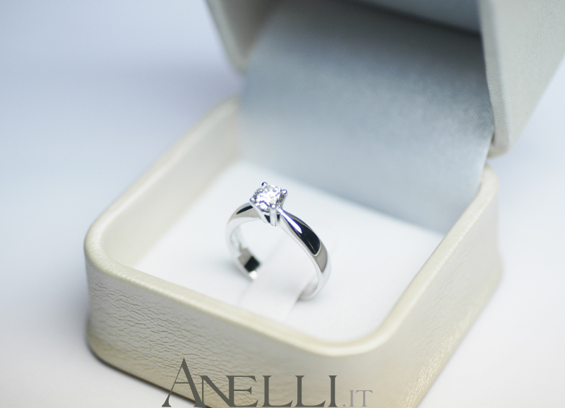 Anello con Diamante 0,45 carati colore E purezza VVS1