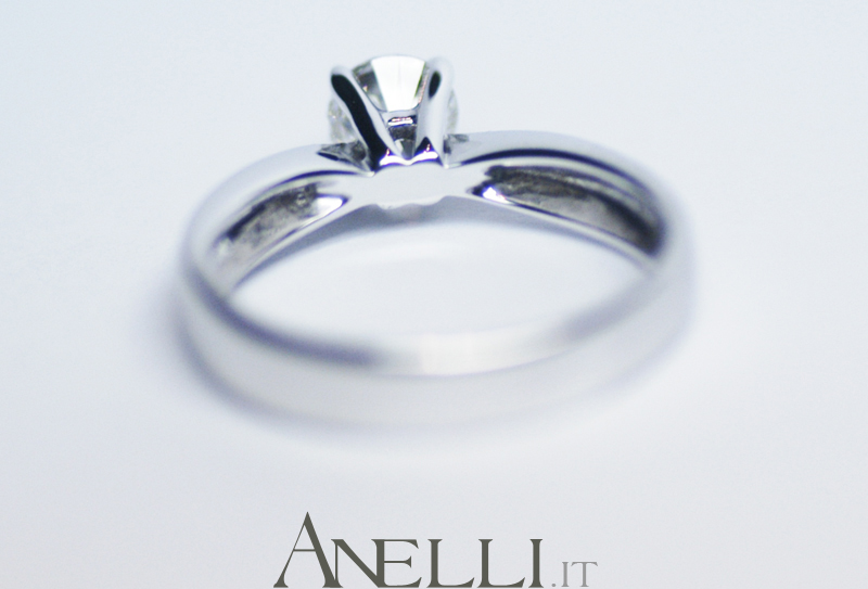 Anello con Diamante 0,45 carati colore E purezza VVS1