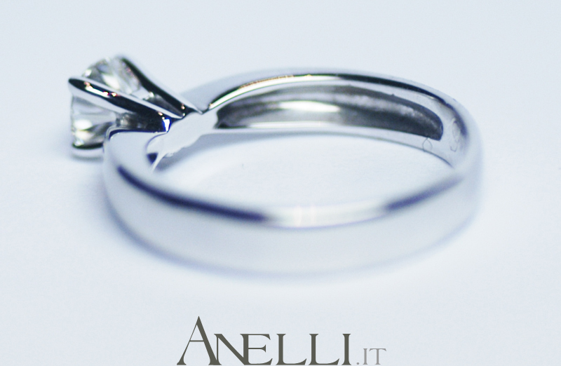 Anello con Diamante 0,45 carati colore E purezza VVS1