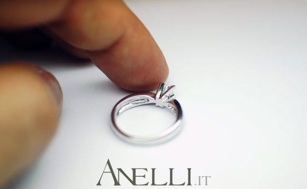 Anello Solitario 0,40 carati D-VS1 GIA