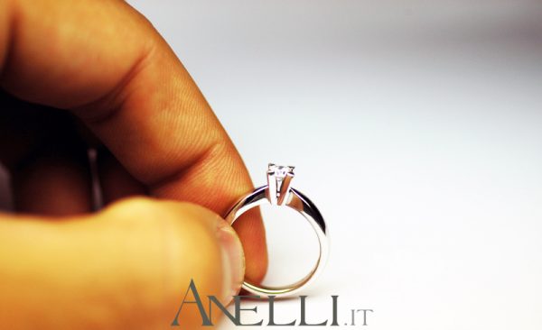 Anello Solitario 0,40 carati D-VS1 GIA