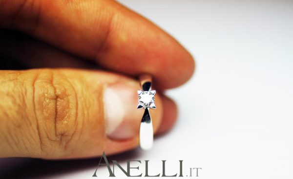 Anello Solitario 0,40 carati D-VS1 GIA