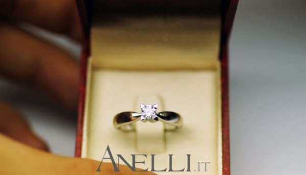 Anello Solitario 0,40 carati D-VS1 GIA