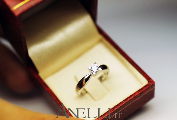 Anello Solitario 0,40 carati D-VS1 GIA