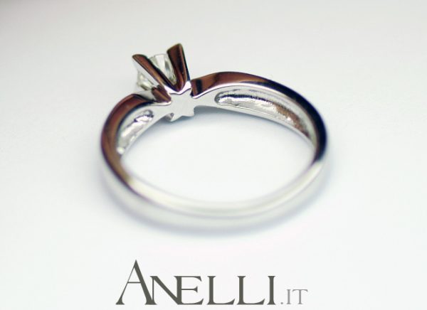 Anello Solitario 0,40 carati D-VS1 GIA