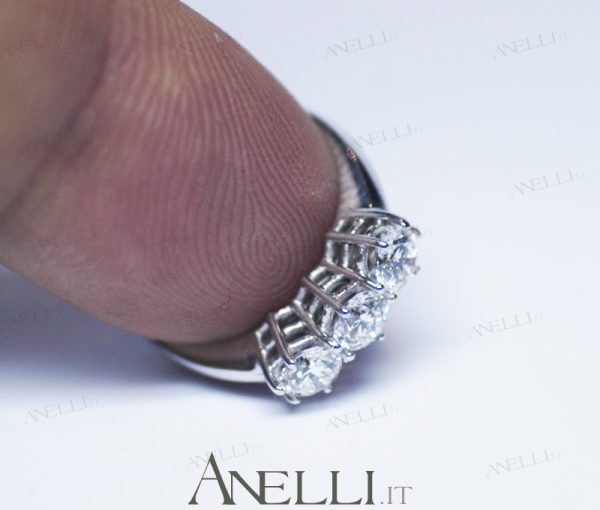 Anello Trilogy Classico 0,84 carati F-VS1 GIA