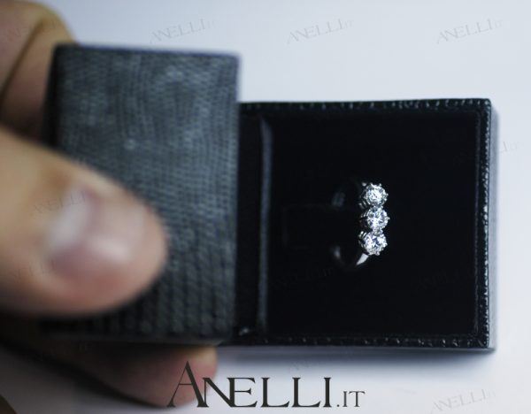 Anello Trilogy Classico 0,84 carati F-VS1 GIA