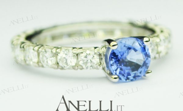 Anello con Zaffiro e Diamanti sul gambo